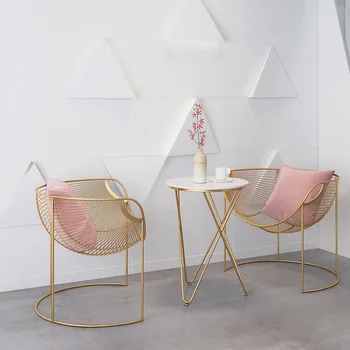 Полый стул из кованого железа в скандинавском стиле, магазин десертного чая с молоком, офисные журнальные столики, сочетание золота  